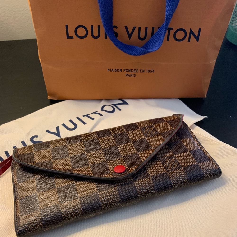 Classic Louis Vuitton Women’s monogram Wallet